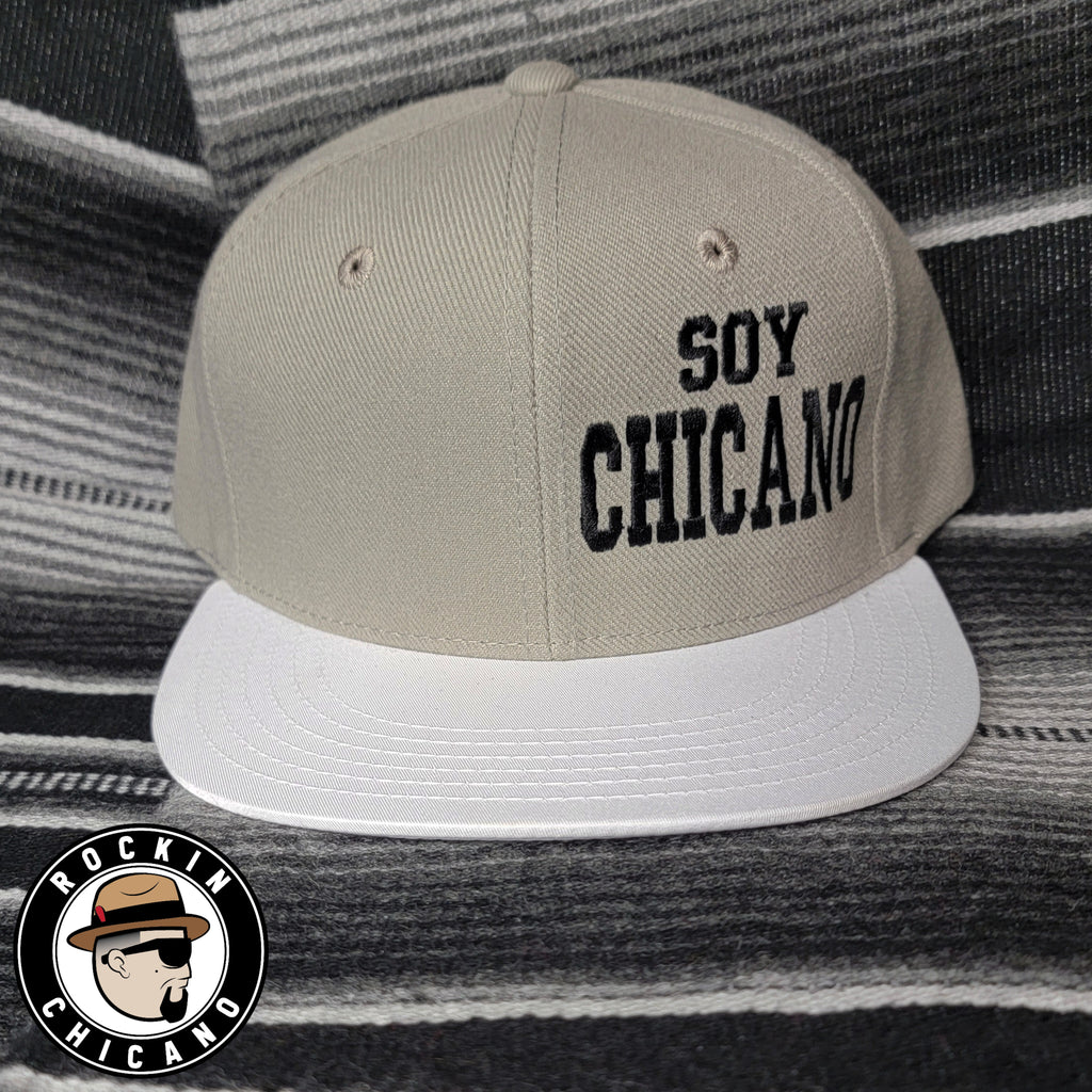 Soy Chicano Snapback hat - Grey and White