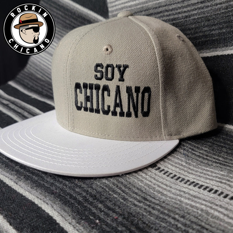 Soy Chicano Snapback hat - Grey and White